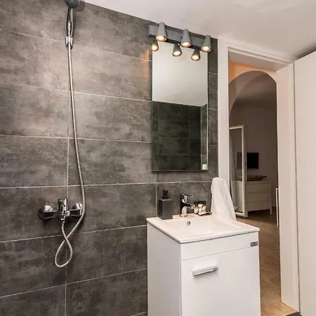 Apartman Ikies B *