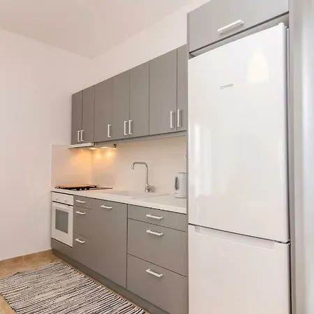 Ikies B Apartment